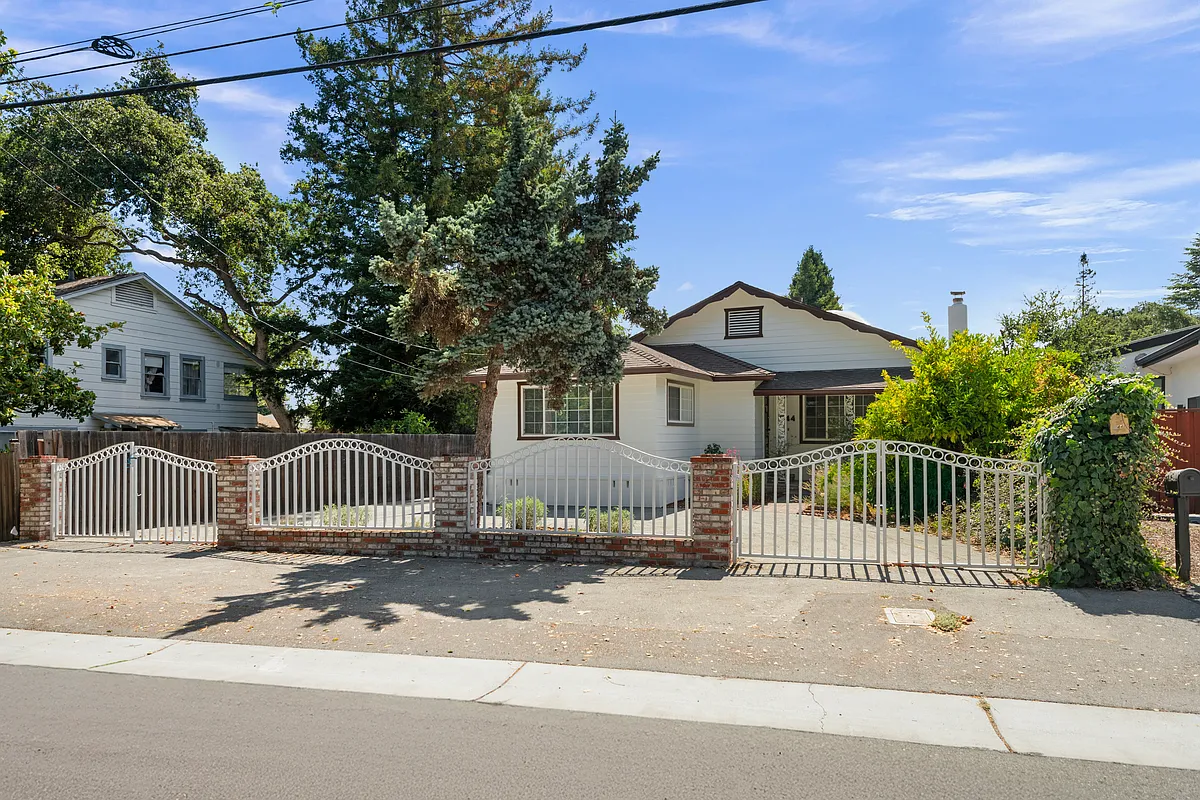 Building Photo - 544 San Benito Ave