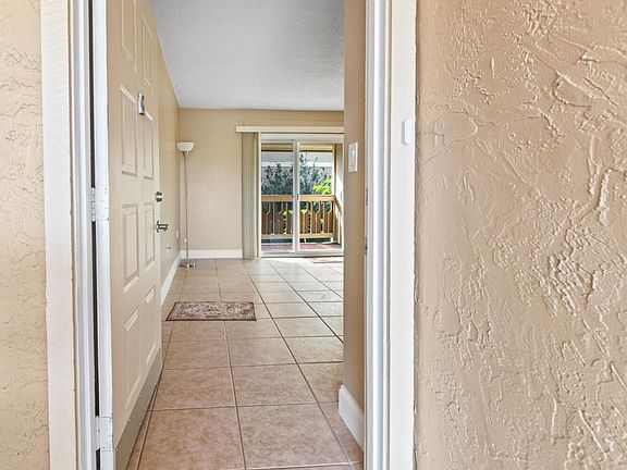 4th image of 225 Bristol Ln