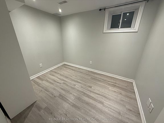 4th image of 401 Crawford St #Basement