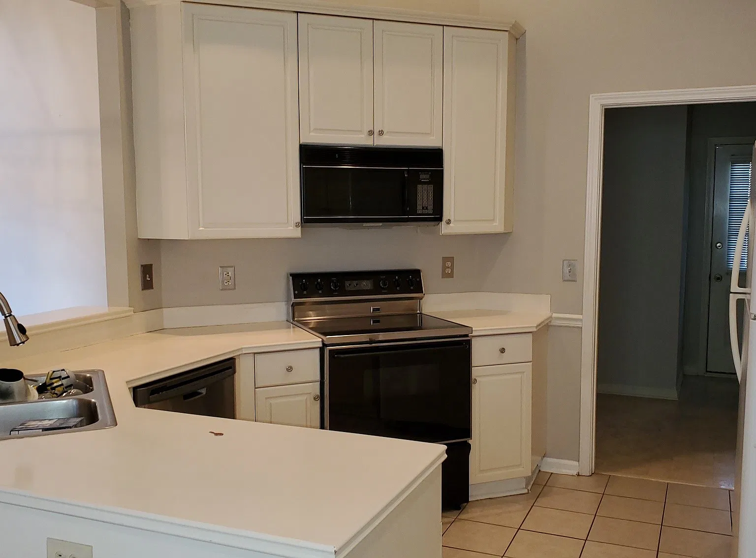 3 bed, 2.0 bath, 1570 sqft, $1,650 — Photo 3