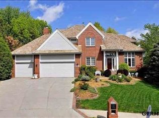 16756 K Cir, Omaha, NE 68135