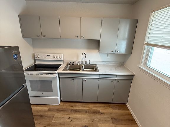 4th image of 323 Seward Ave #7
