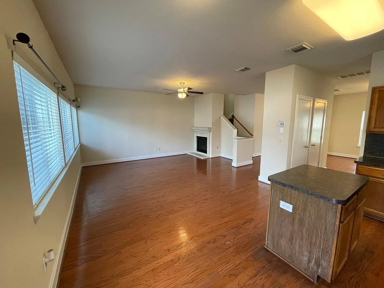 3 bed, 2.5 bath, 1672 sqft, $1,850 — Photo 3