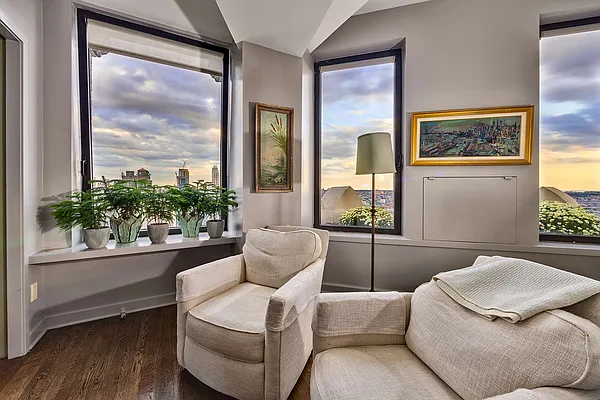 Sold by The Bamberger Group | media 32