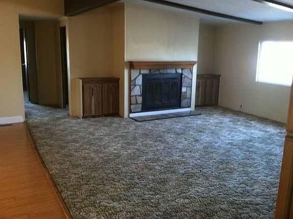 Living Room/Empty