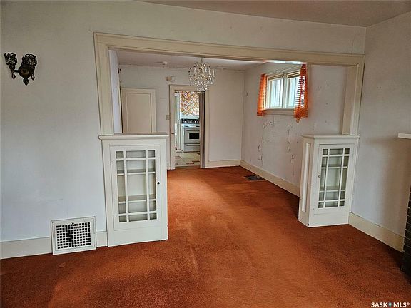 4th image of 2235 Elphinstone St
