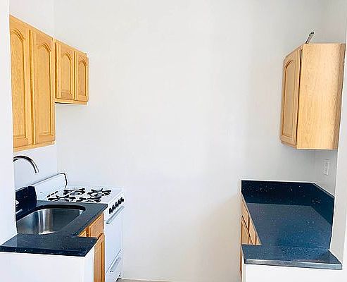 3rd image of 1175 Morris Ave #4H