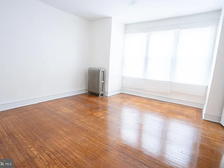 5453 W Montgomery Ave — Photo 23