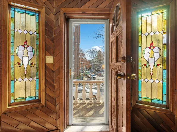 6660 Ridge Boulevard image 3 of 21