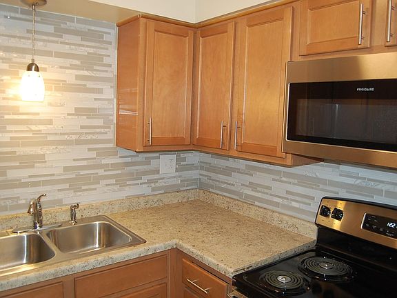 3rd image of 7232 Randolph St #308