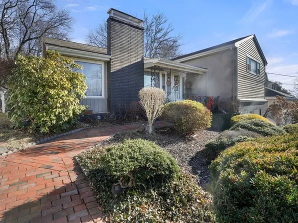 5 Headland Way, Medford, MA 02155