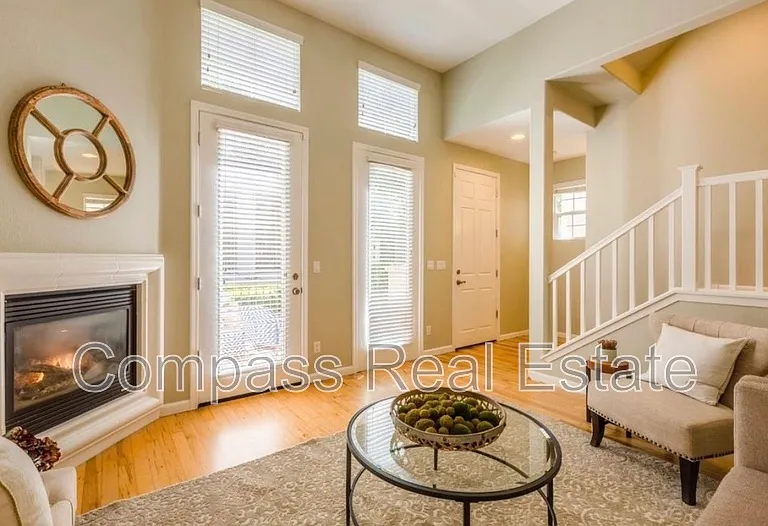 2258 Golden Crest Cmns — Photo 6