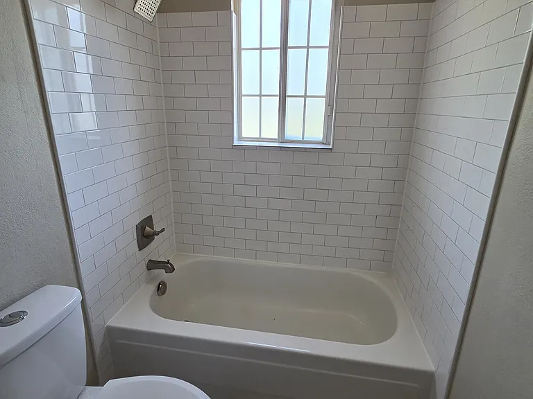 685 Georgetown Ln — Photo 13