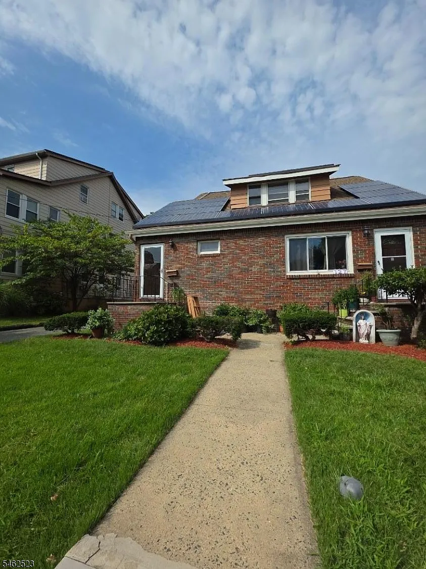 2 bed, 1.0 bath, $2,300 — Photo 2