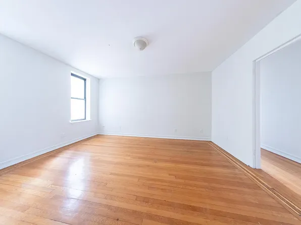 940 Street Nicholas's Avenue image 6 of 16