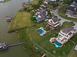 2009 Ocean View Dr, Seabrook, TX 77586