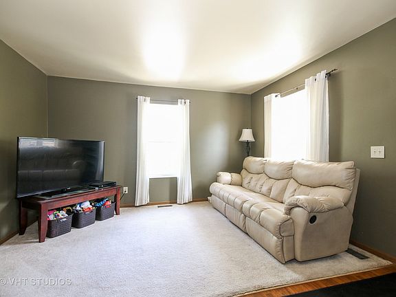 2nd image of 34168 S Evergreen St