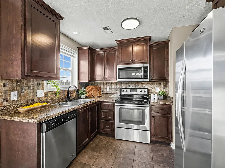 1304 Freedom Dr — Photo 11