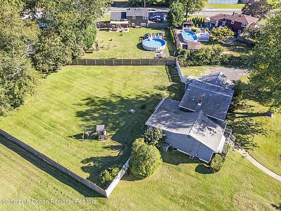 4th image of 11 Fairway Ave
