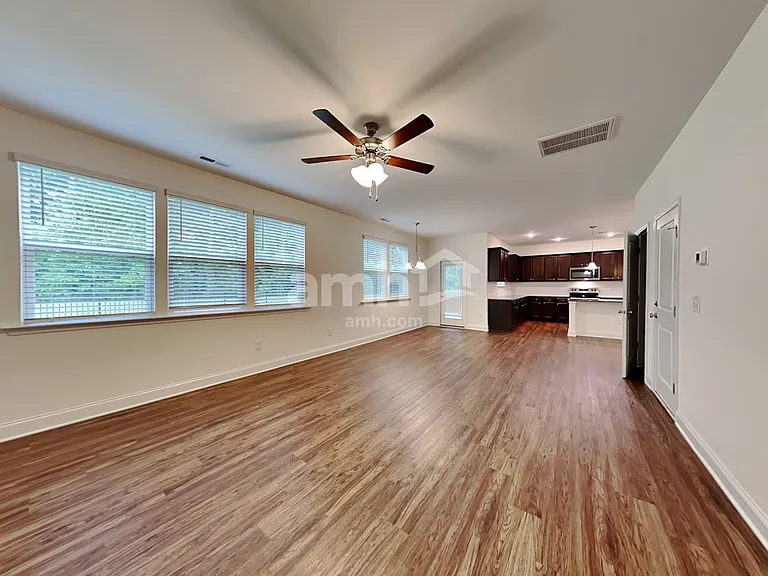 208 Gregory Dr — Photo 6