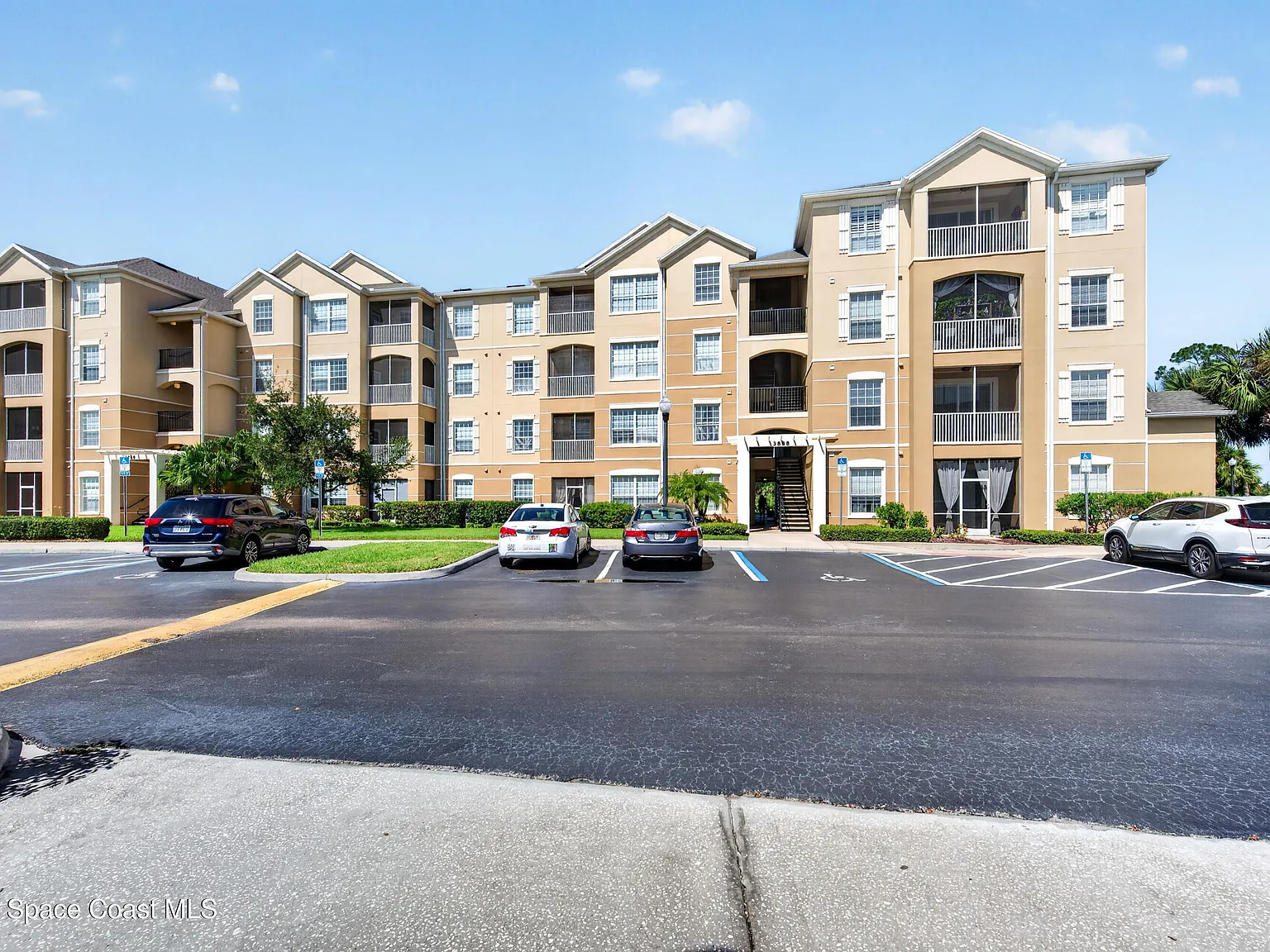 3 bed, 2.0 bath, 1247 sqft, $1,995 — Photo 1