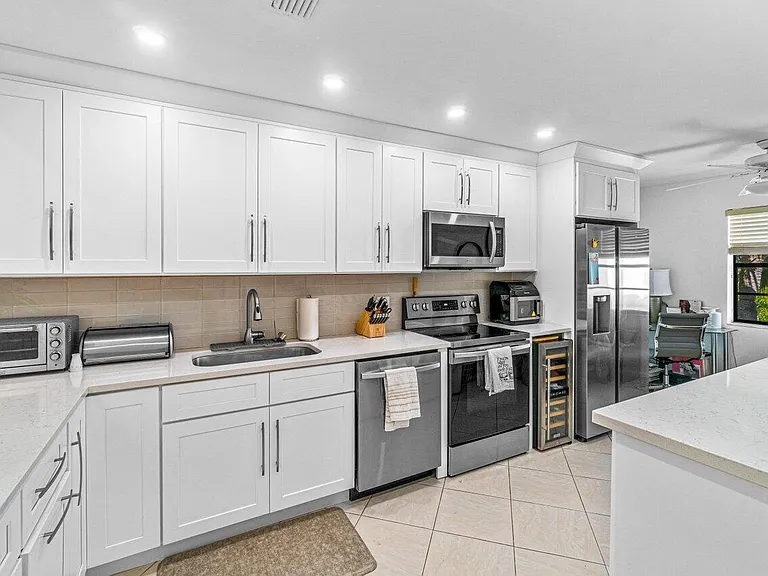61 Eastgate Dr #D — Photo 9