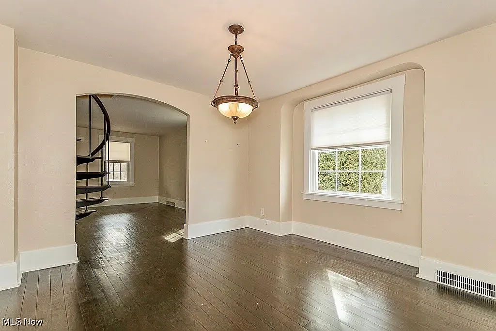 3 bed, 1327 sqft, $1,800 — Photo 3