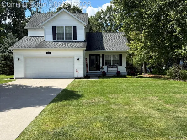 2071 Edward Ln E, Smiths Creek, MI 48074