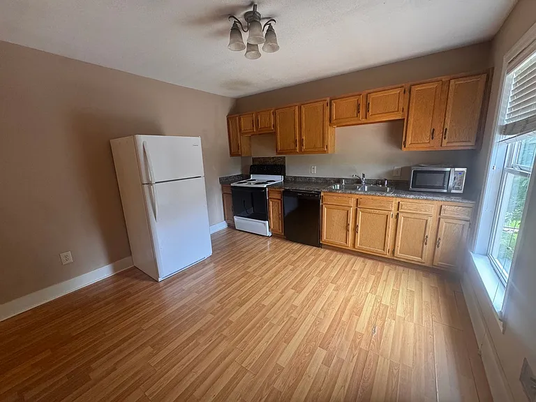 710 Cabell Dr — Photo 23
