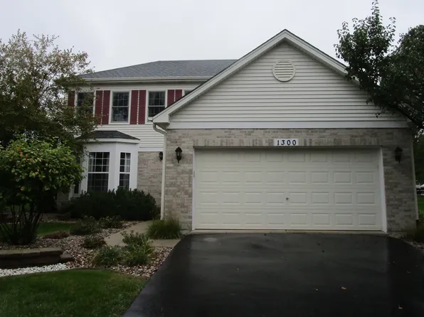 1300 Clifton Dr, Minooka, IL 60447
