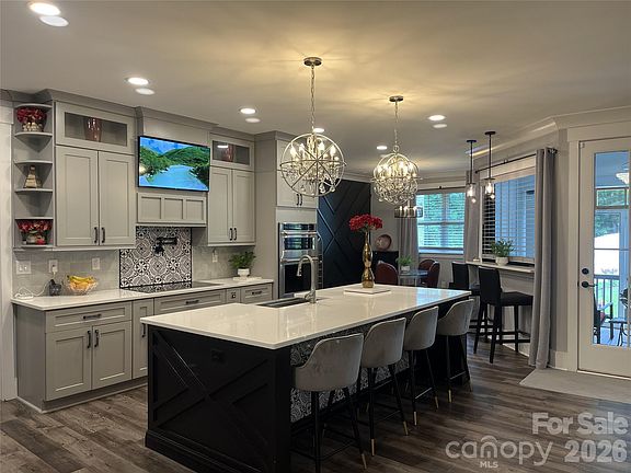 5th image of 900 Houston Heights Rd