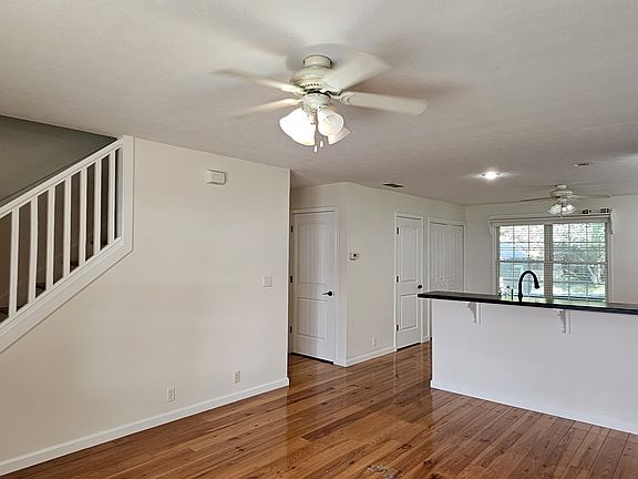 3rd image of 61 Molly Ln