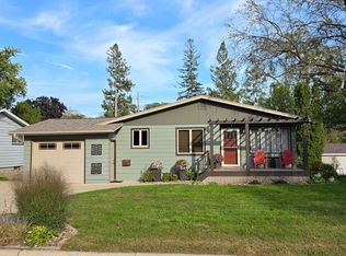 445 6th St SW, Plainview, MN 55964