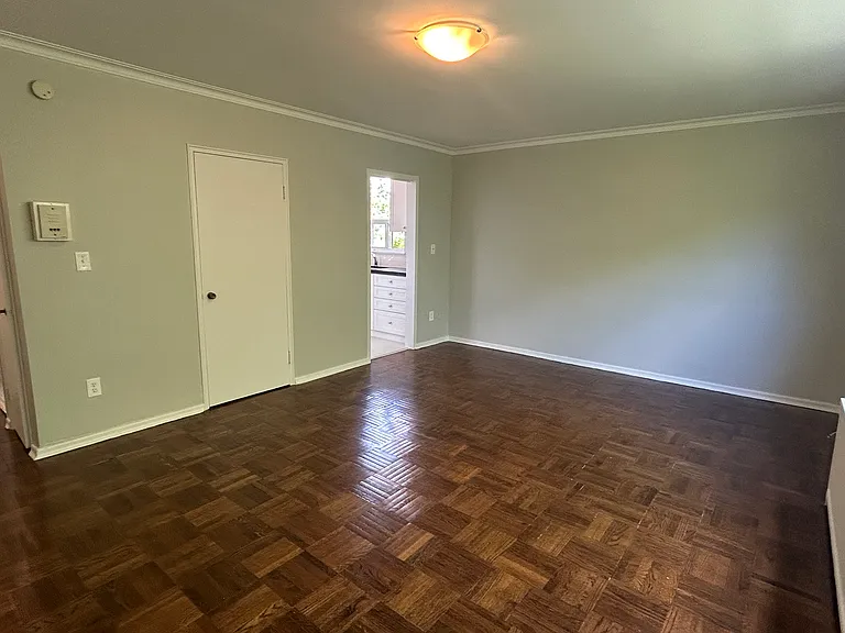 1299 Bayview Ave #18 — Photo 3
