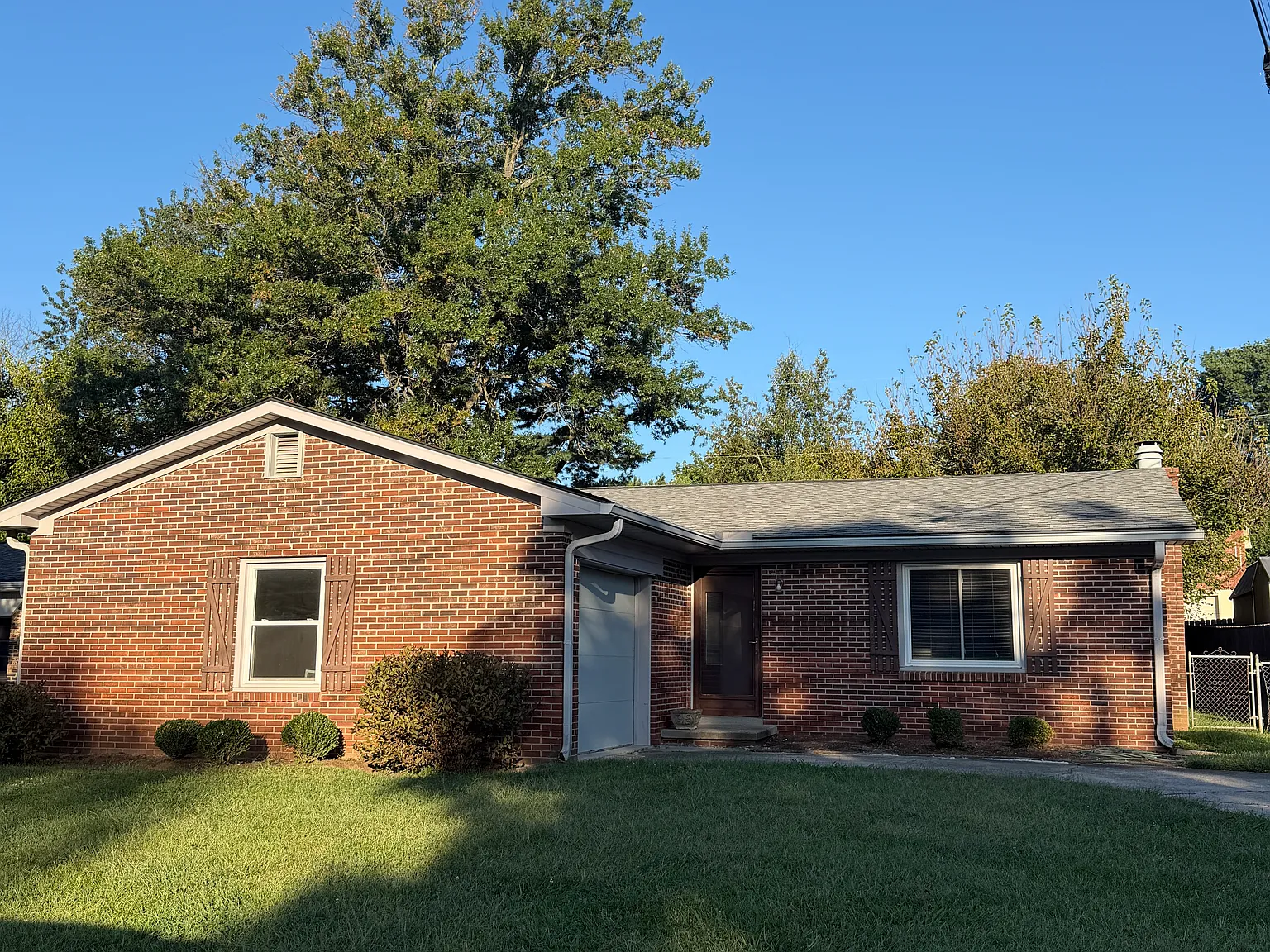 3 bed, 1.5 bath, 1176 sqft, $1,650 — Photo 2