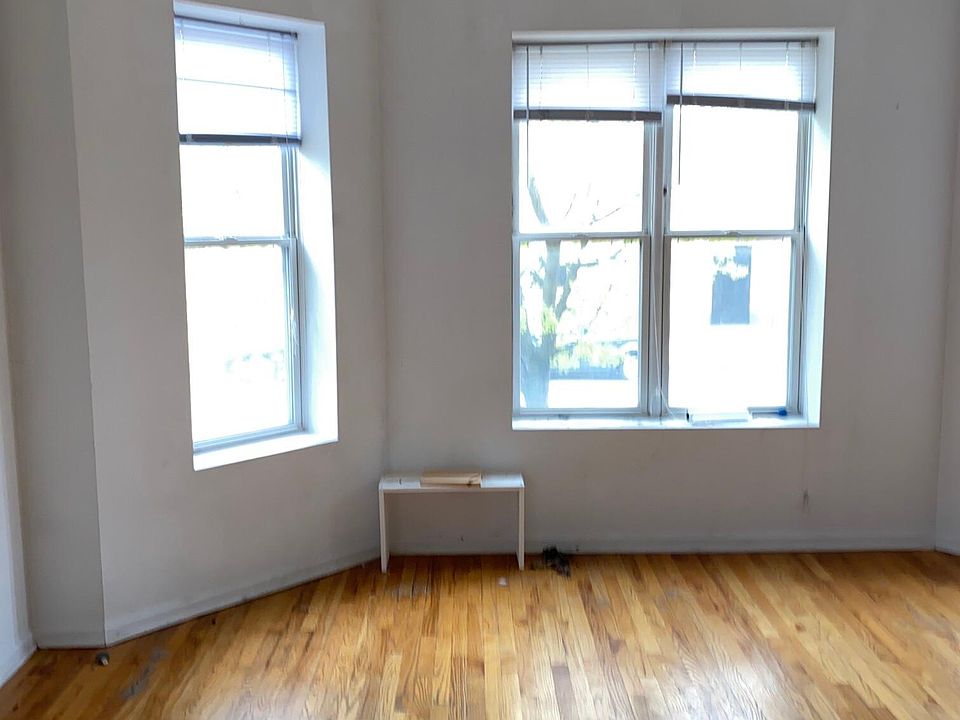 1st image of 1024 N Damen Ave #6