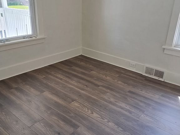 4th image of 1402 Brabyn Ave