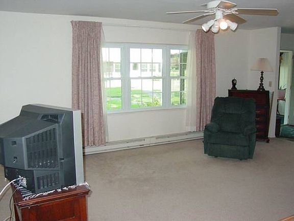 2nd image of 7423 Clarendon Ct