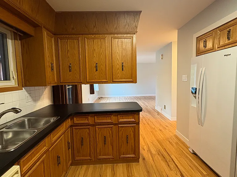 64 Riverton Ave — Photo 3
