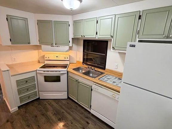 2nd image of 15881 Purple Sage Rd Trailer 48