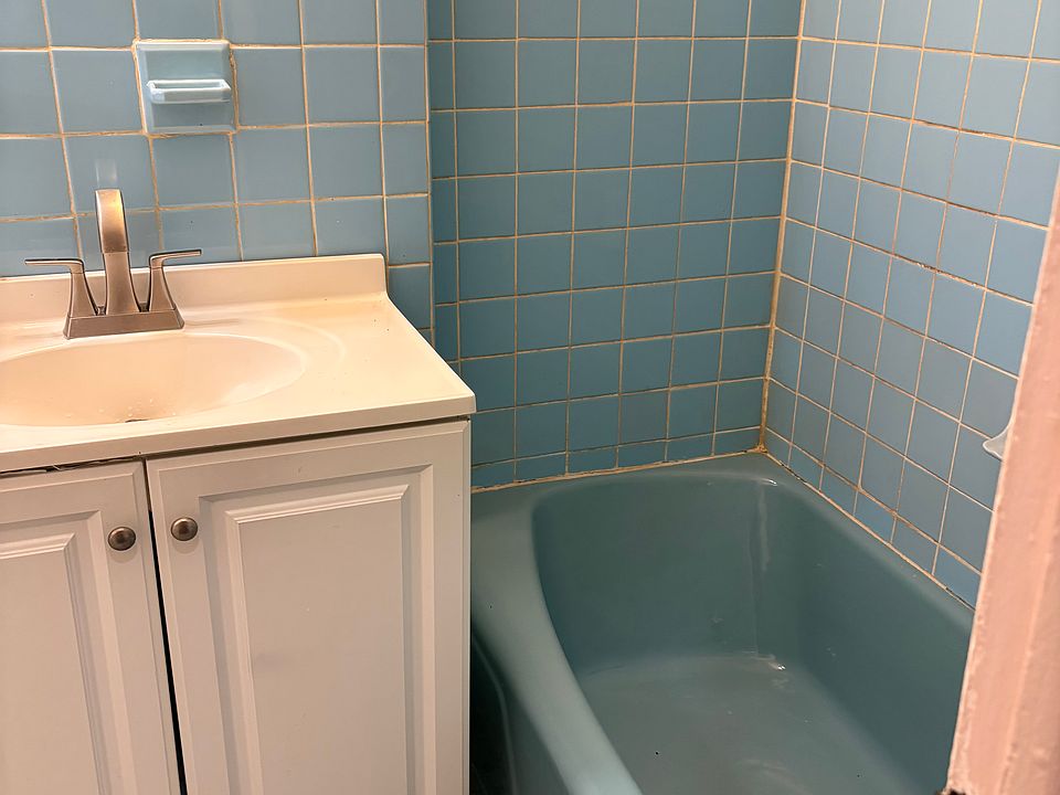 2nd image of 298 Schley St APT 1A