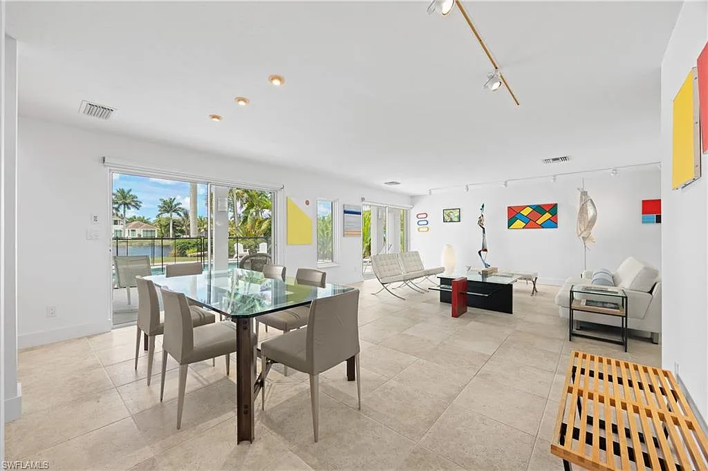 3 bed, 2.0 bath, 3297 sqft, $30,000 — Photo 4