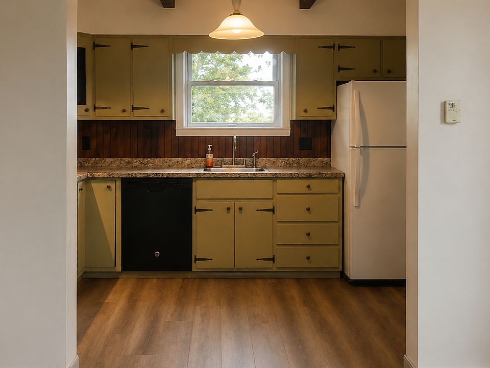 1st image of 301 Roberts St APT 1