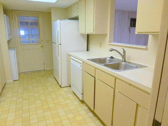 4th image of 95 Townhouse Ln #95