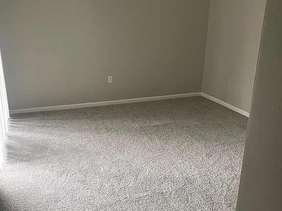 4th image of 105 Braxton Ct #A