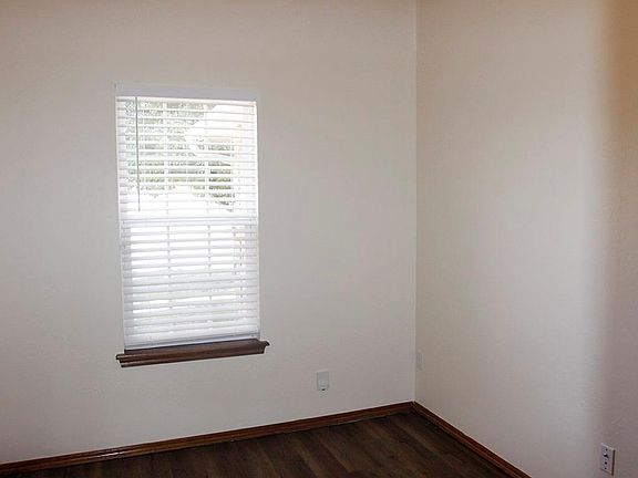 5th image of 2704 SE 96th St