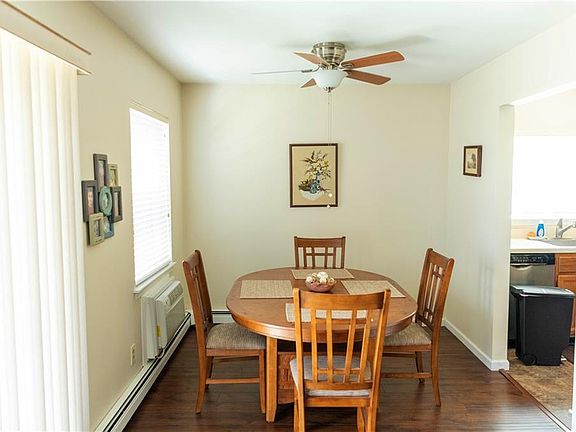 2nd image of 11 Lexington Hl Unit 1