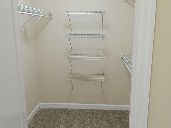 5th image of 209 Bridgewater Cir