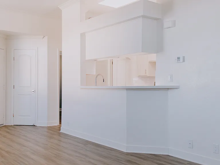 Meridian Apartments — Photo 16