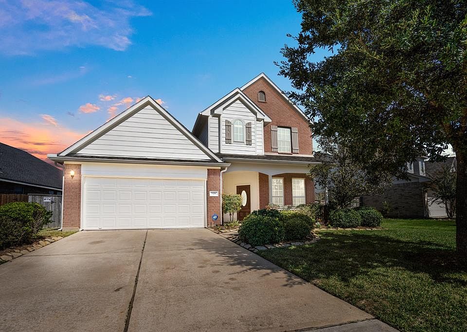 Welcome to 9406 Brackenton Crest Drive, located in an ideal area of the premier master planned community of Gleannloch Farms.